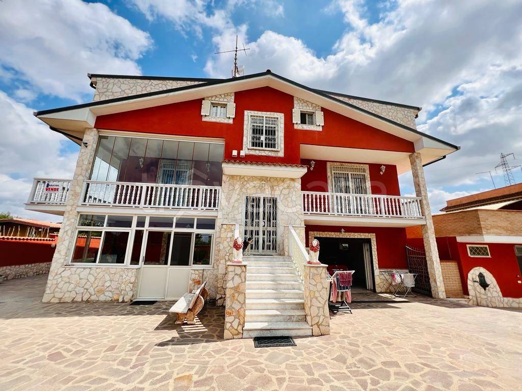 Appartamento in vendita a Pomezia via Haiti