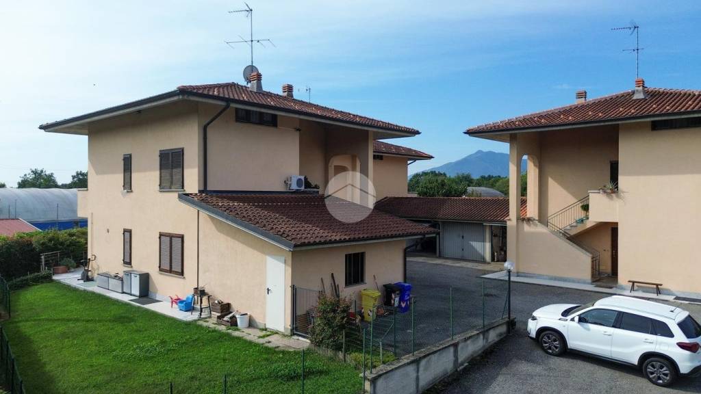 Villa Bifamiliare in vendita a La Cassa via Colverso, 26