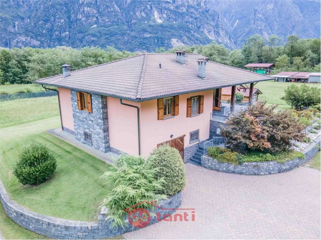 Villa in vendita a Samolaco via s. Fedelino