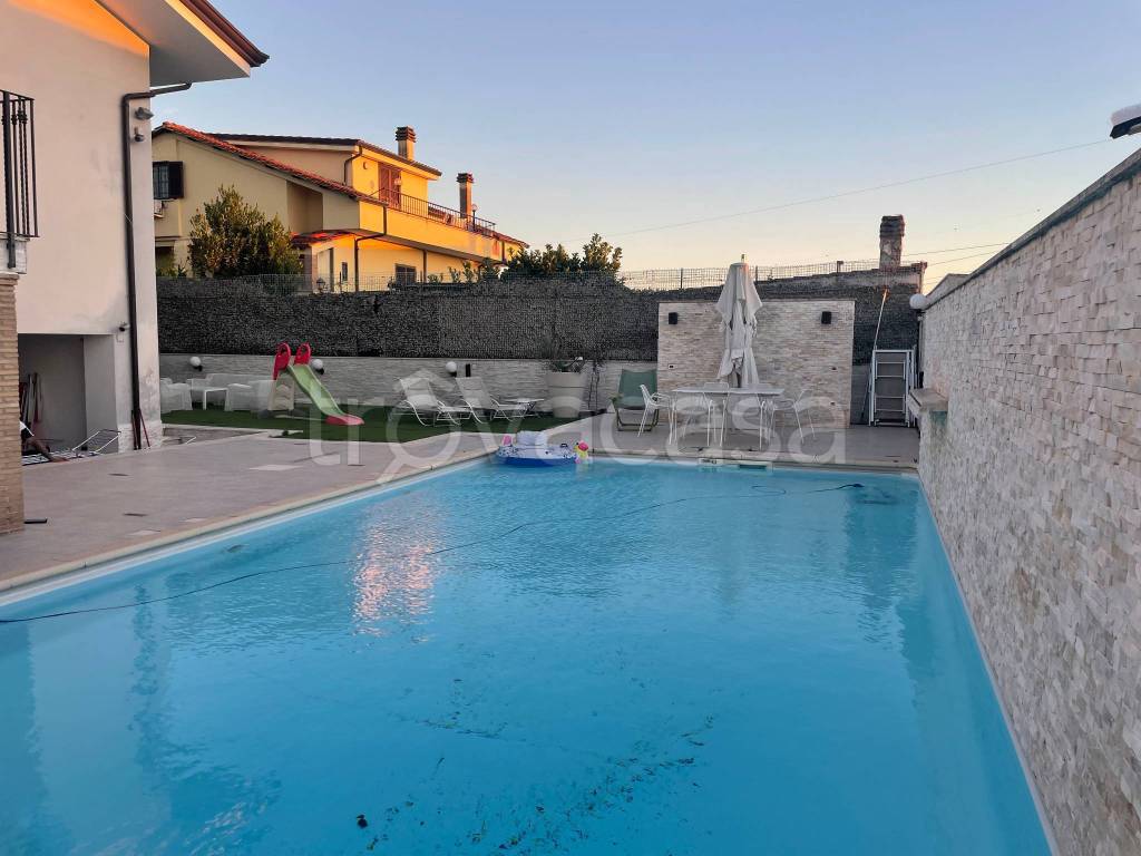 Villa in vendita a Guidonia Montecelio via Caio Acilio