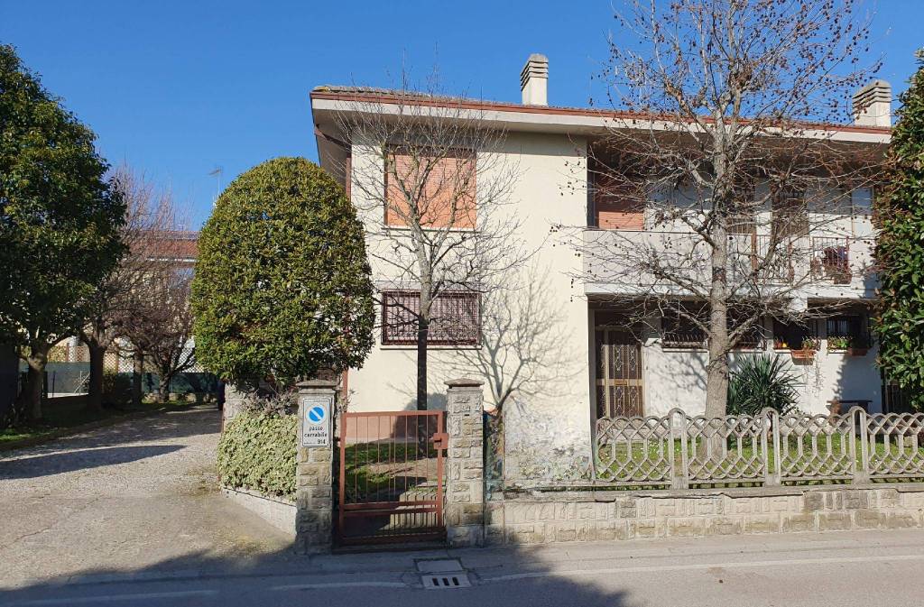 Villa Bifamiliare in in vendita da privato a San Pietro in Casale via Giuseppe Setti, 53