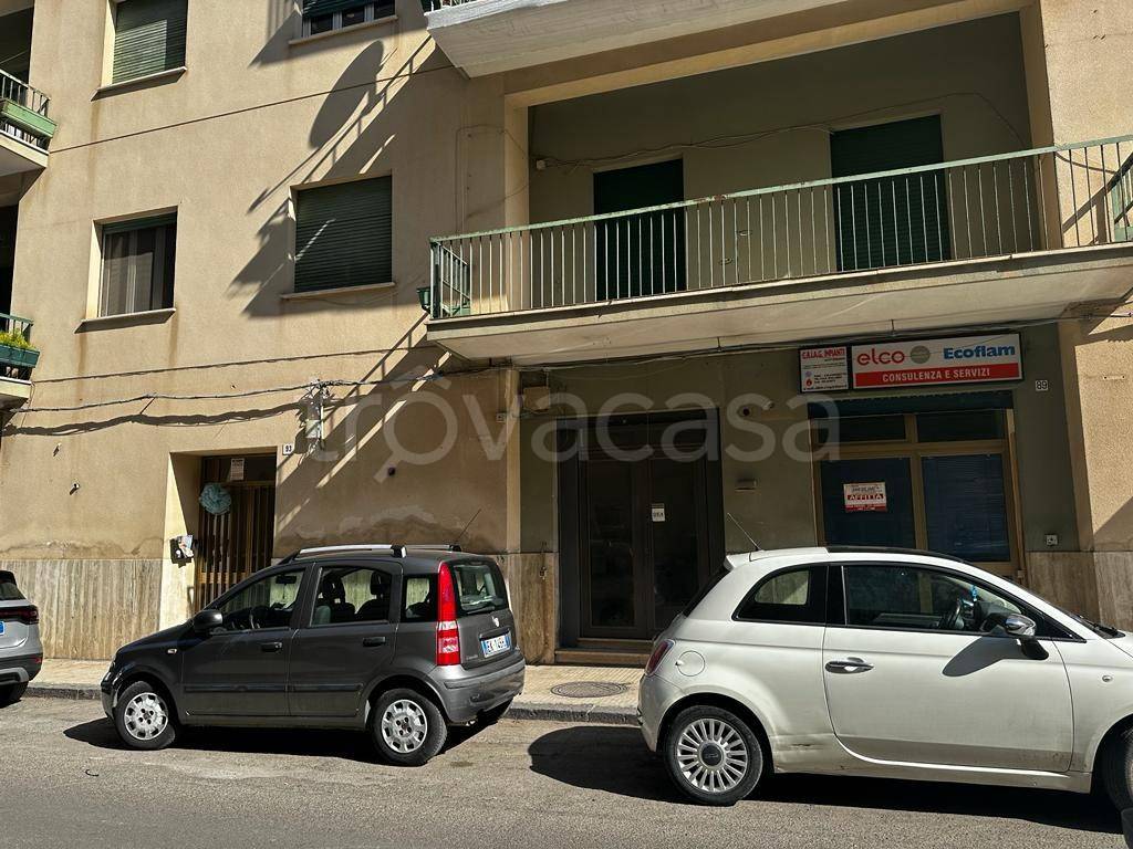 Negozio in vendita a Caltanissetta viale Trieste, 91