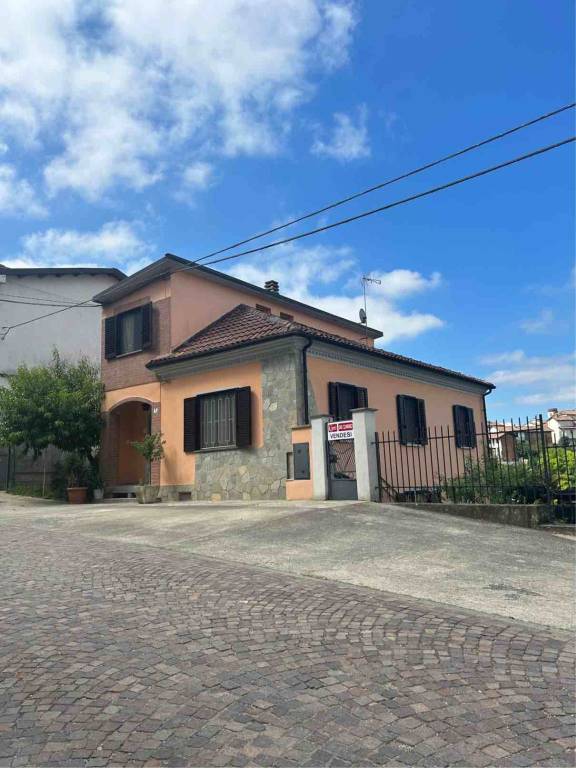Villa in vendita a Castell'Alfero via Alessandro Manzoni, 14