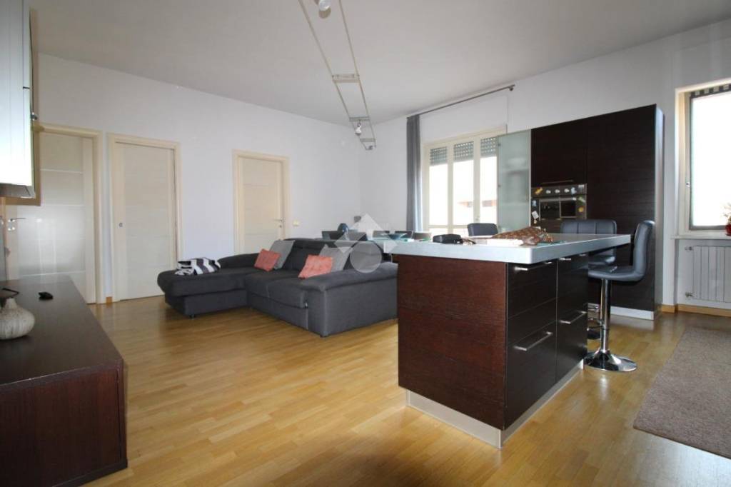 Appartamento in vendita ad Alba via Silvio Pellico, 18