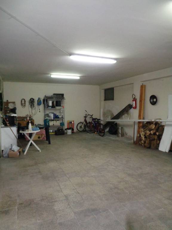 Garage in vendita a Palo del Colle viale Italia