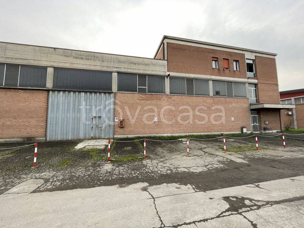 Capannone Industriale in in vendita da privato a Modena via Umberto Giordano, 110
