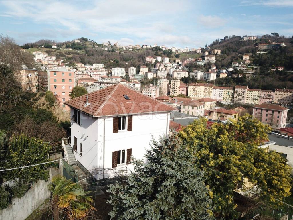 Villa Bifamiliare in in vendita da privato a Genova via Val Sugana, 13