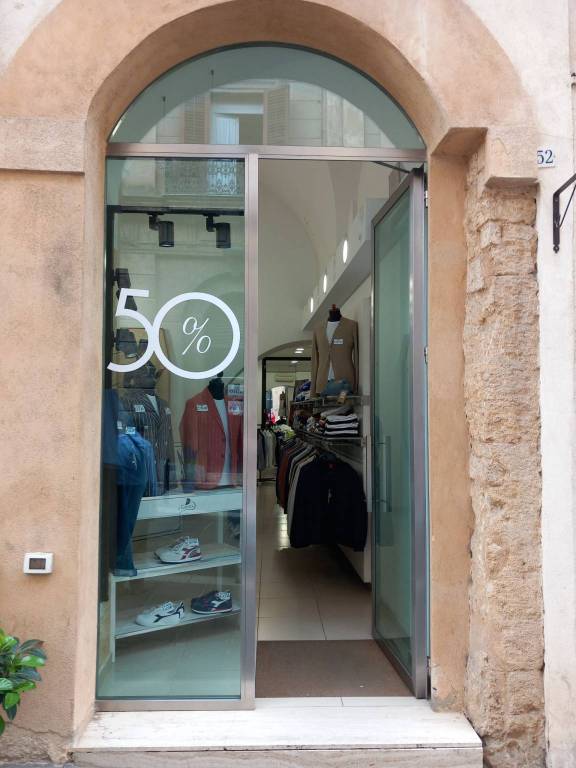Abbigliamento in in affitto da privato a Caltanissetta corso Vittorio Emanuele, 52