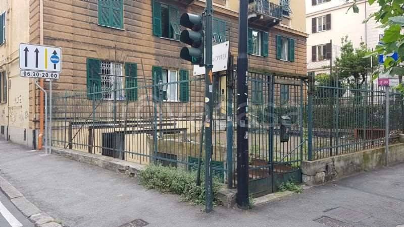 Negozio in vendita a Genova via Casaregis