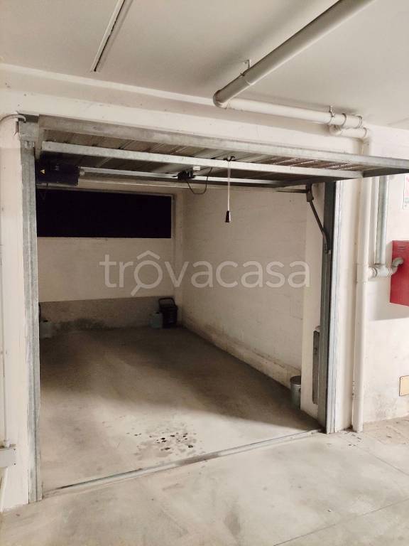 Garage in vendita a Terni viale Cesare Battisti, 11