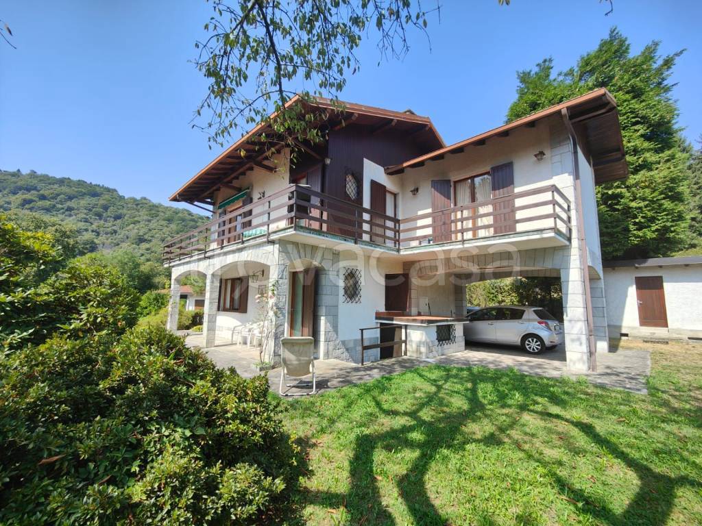 Villa Bifamiliare in vendita a Brovello-Carpugnino