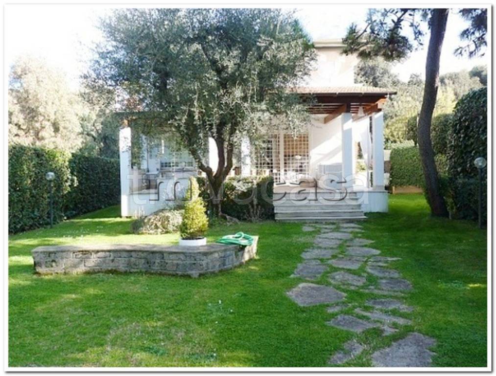 Villa in vendita a Fiumicino viale Castellammare, 88G