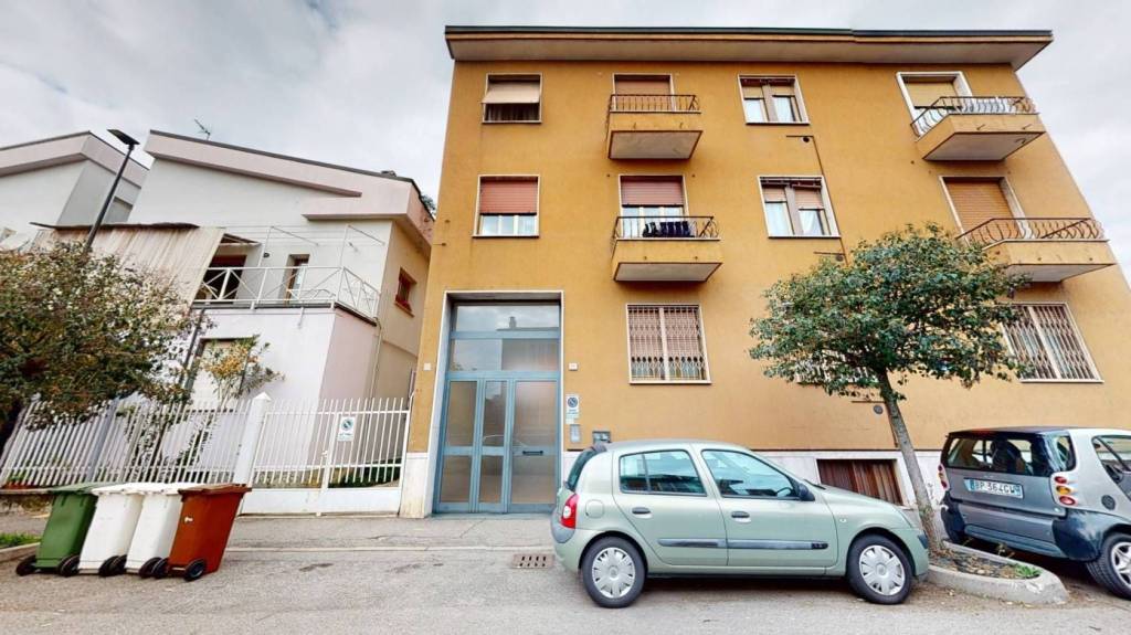 Appartamento in vendita a Segrate via Achille Grandi, 11