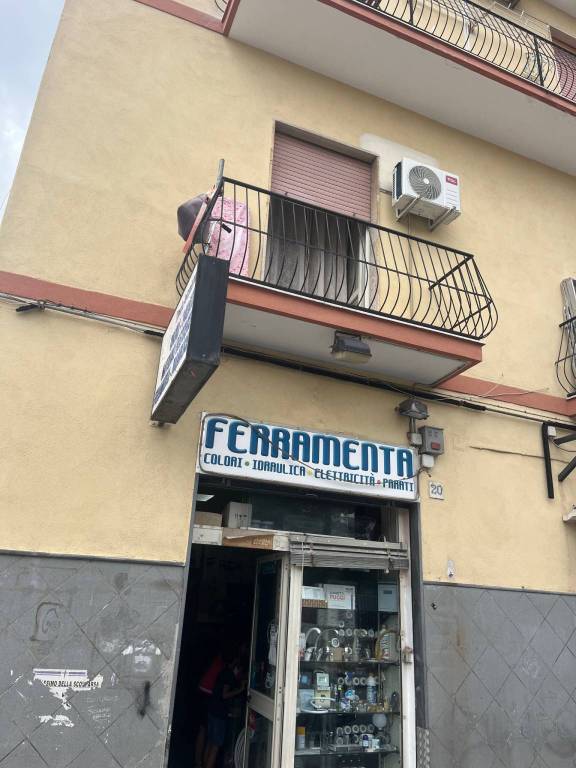 Colorificio/Ferramenta in in vendita da privato a Napoli via Stanislao Manna, 20