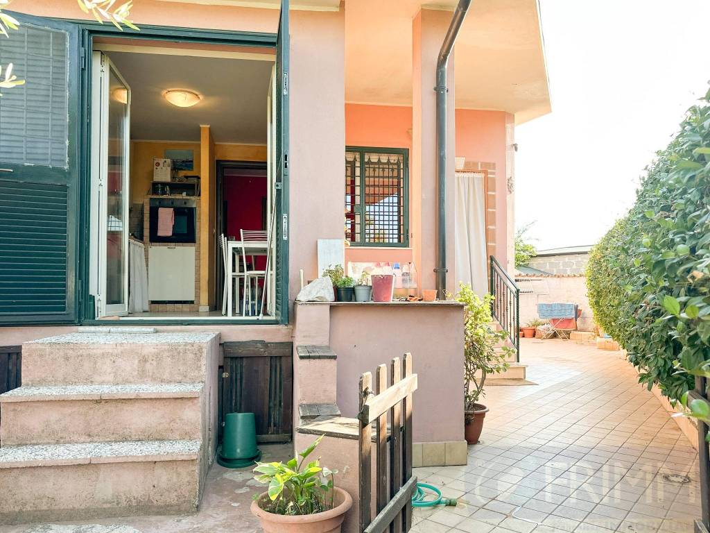Villa Bifamiliare in vendita ad Ardea via Ponza, 32