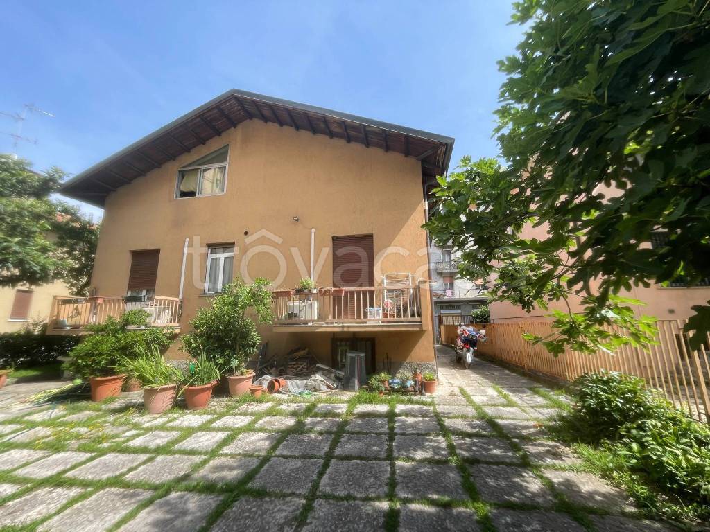 Villa in vendita a Cologno Monzese via Eugenio Curiel, 6