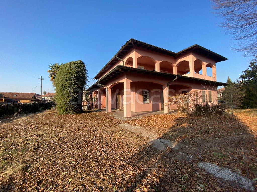 Villa in vendita a Vertemate con Minoprio via Alessandro Volta, 49