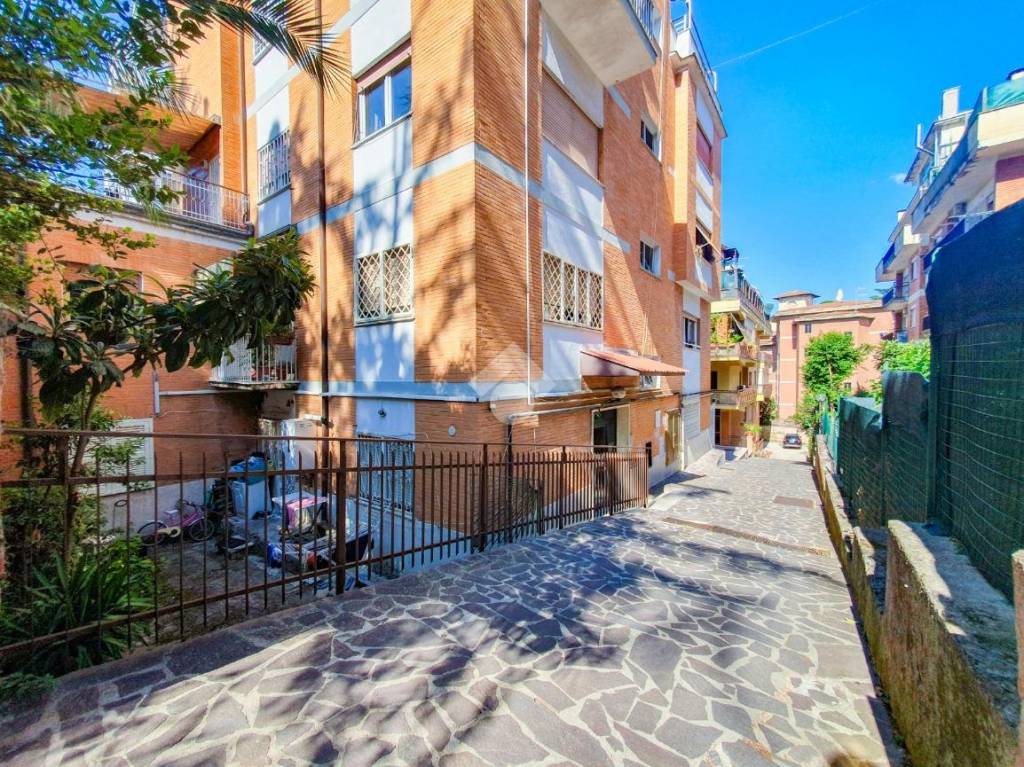 Appartamento in vendita a Roma via angelo fava, 7