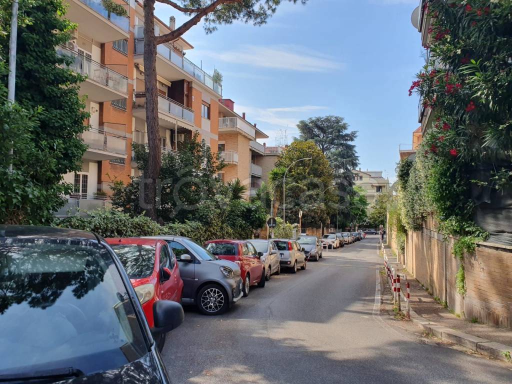 Appartamento in vendita a Roma via Paolo Bentivoglio
