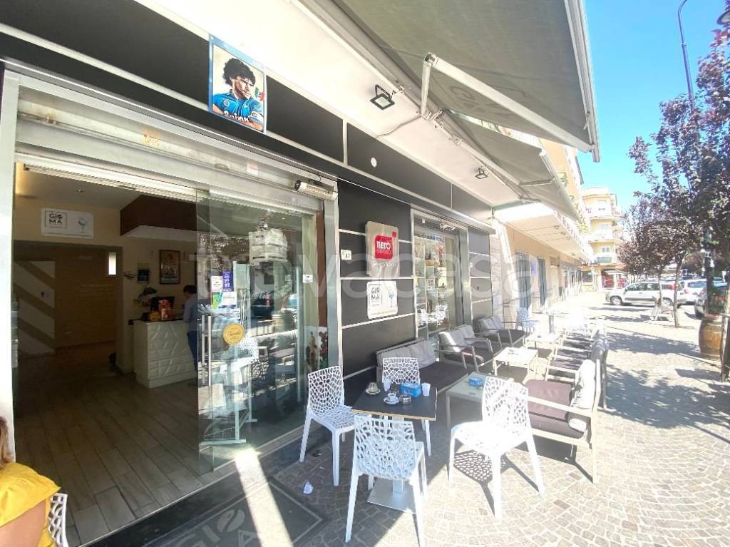 Bar in vendita a Pomigliano d'Arco via Ercole Cantone, 43