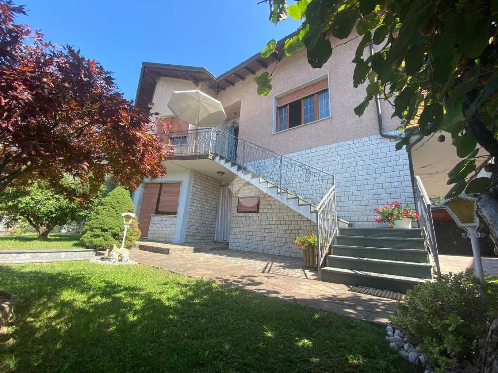 Villa Bifamiliare in vendita a Sale Marasino via verdi, 46