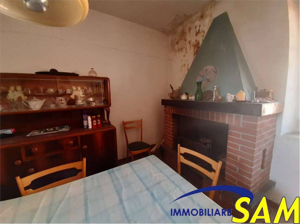 Casa Indipendente in vendita a Carlazzo via Rosoledo, 9