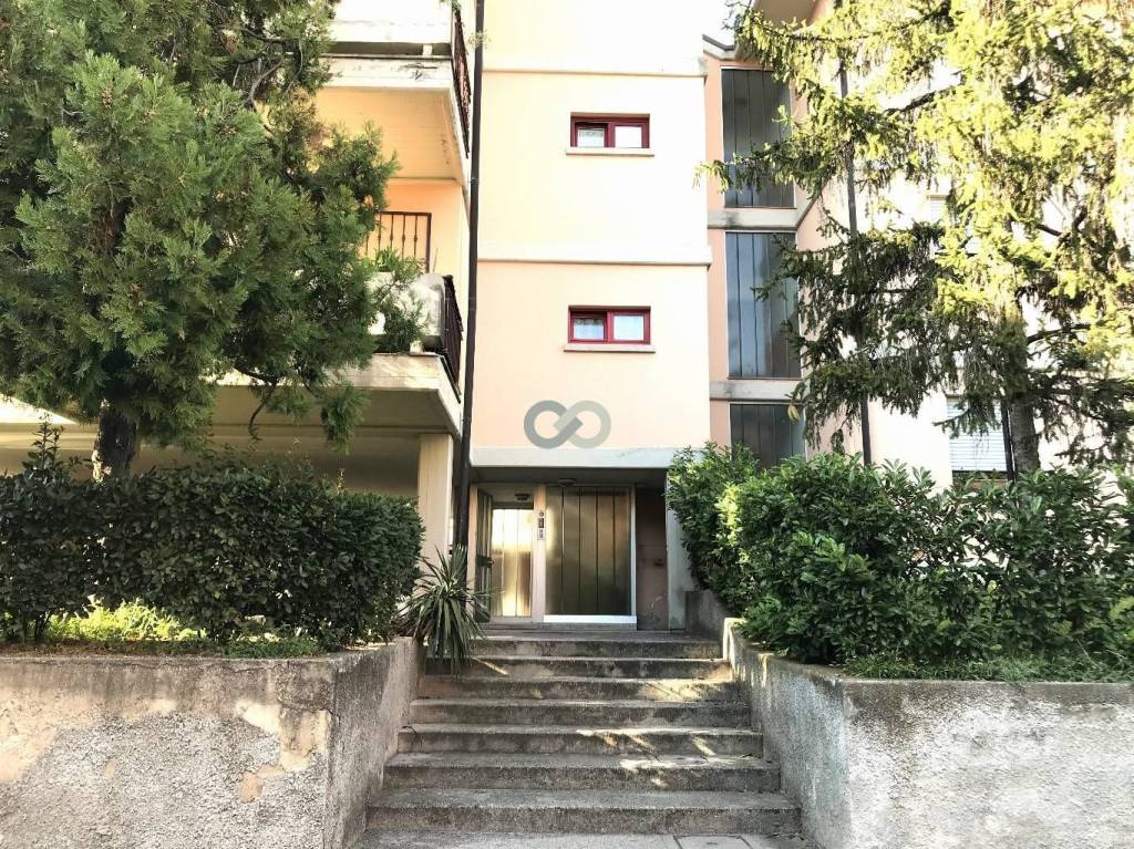Appartamento in vendita a Lonato del Garda via Liguria, 5