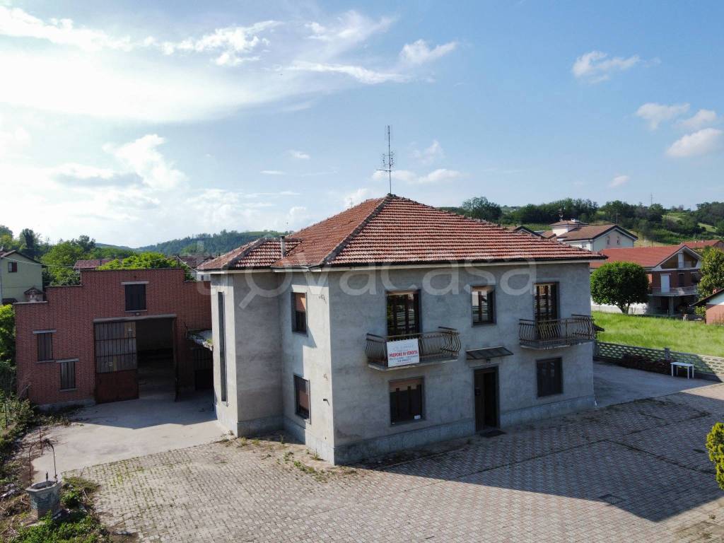 Casa Indipendente in vendita a Govone via Alcide De Gasperi