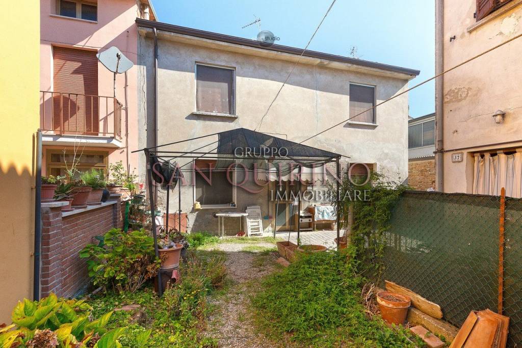 Villa in vendita a Guastalla via solarolo, 41