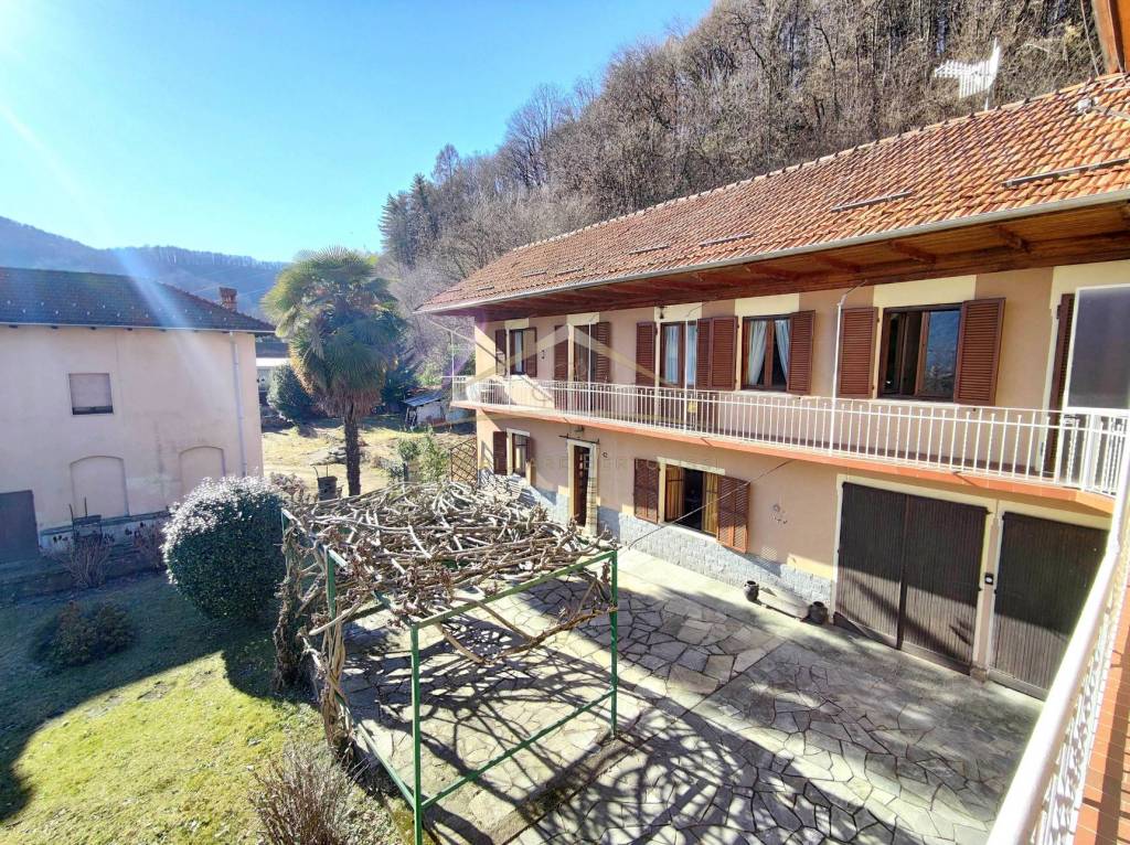 Villa in vendita a Borgosesia via Cascine Agnona, 14