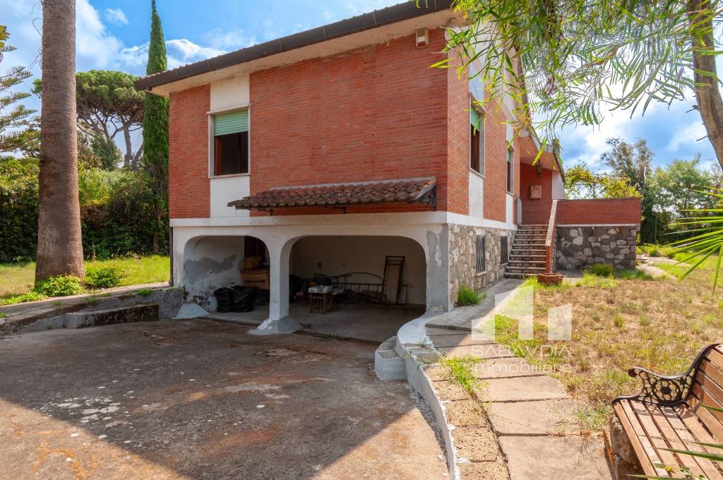 Villa in vendita a Sabaudia via Vicario
