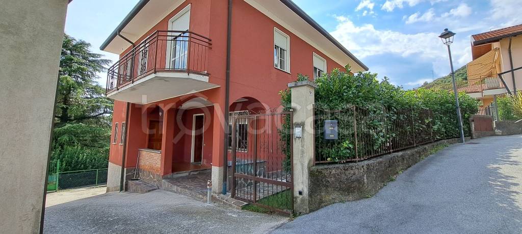 Villa in vendita a Cesana Brianza