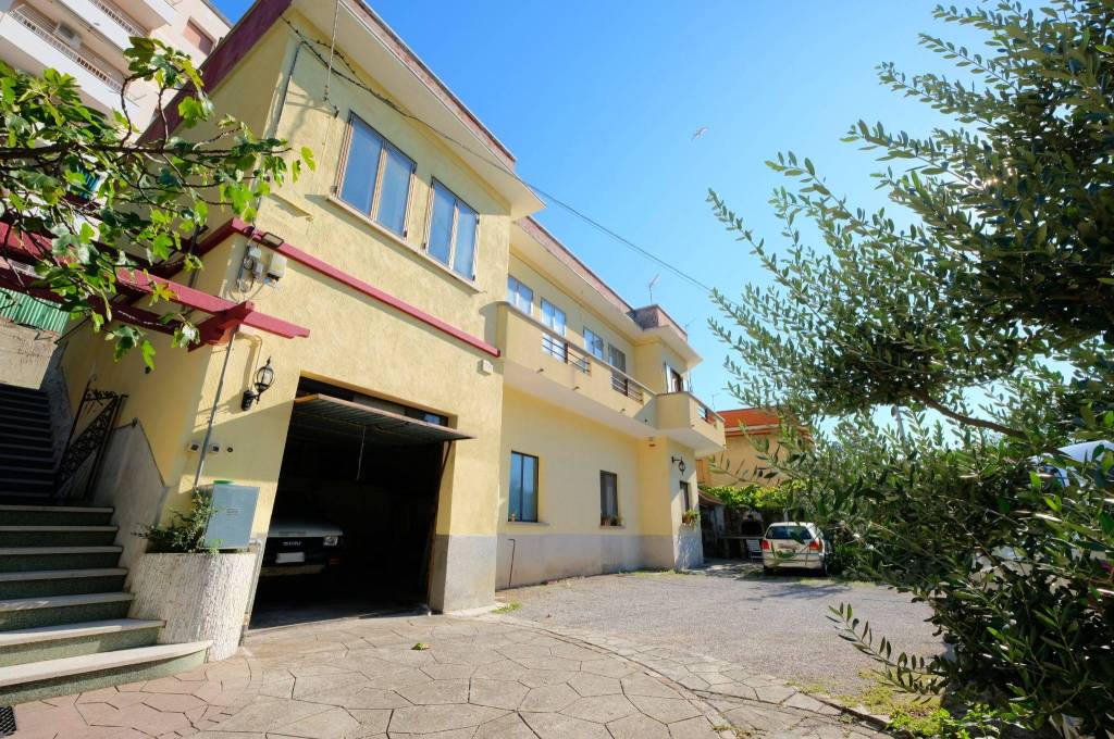 Appartamento in vendita a Trieste via Antonio Baiamonti, 85