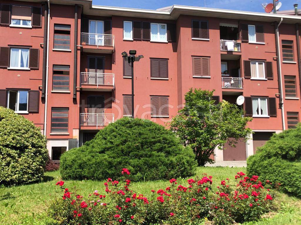 Appartamento in vendita a Barzanò via Papa Giovanni XXIII