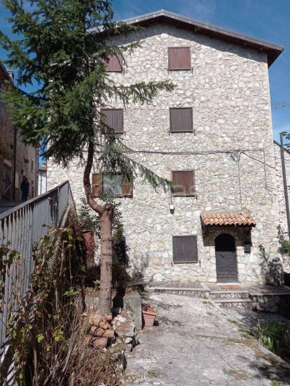 Appartamento in vendita a Rocca di Mezzo via Candido Giuliani