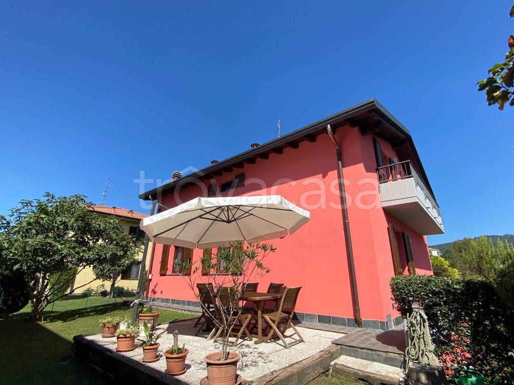 Villa in vendita a Como via Donato Frisia
