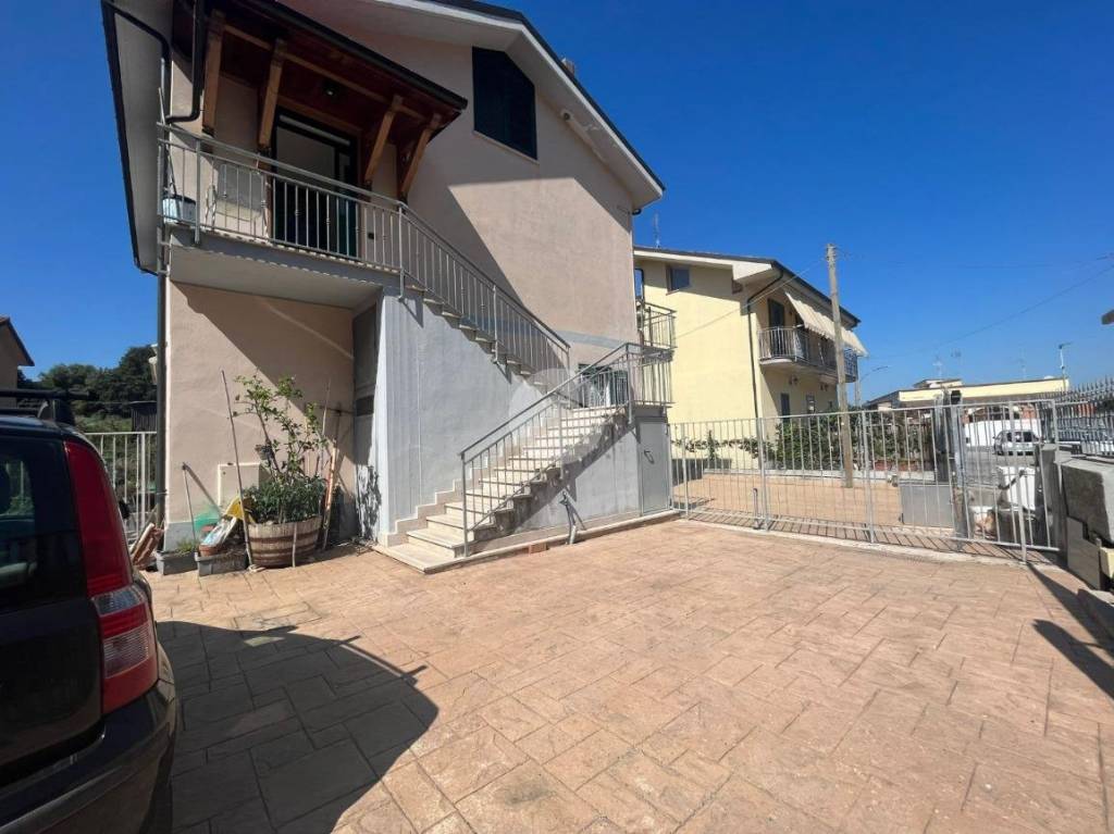 Appartamento in vendita a Tivoli strada di Roccabruna, 54