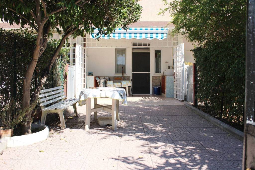 Appartamento in vendita ad Ardea lungomare Tor San Lorenzo, 205