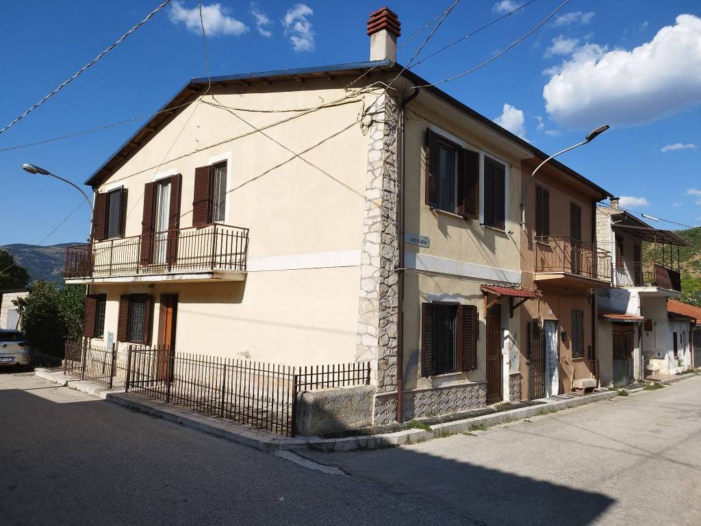 Villa in vendita a Lecce nei Marsi via Madonnina