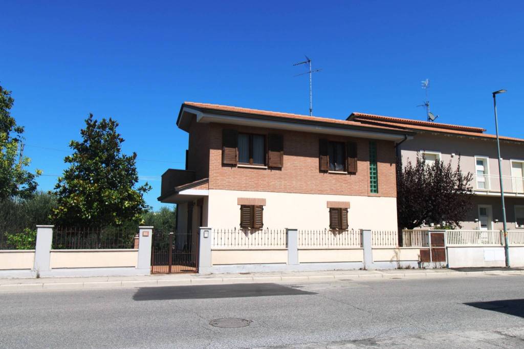 Casa Indipendente in vendita a Civitanova Marche via del Casone o Molino