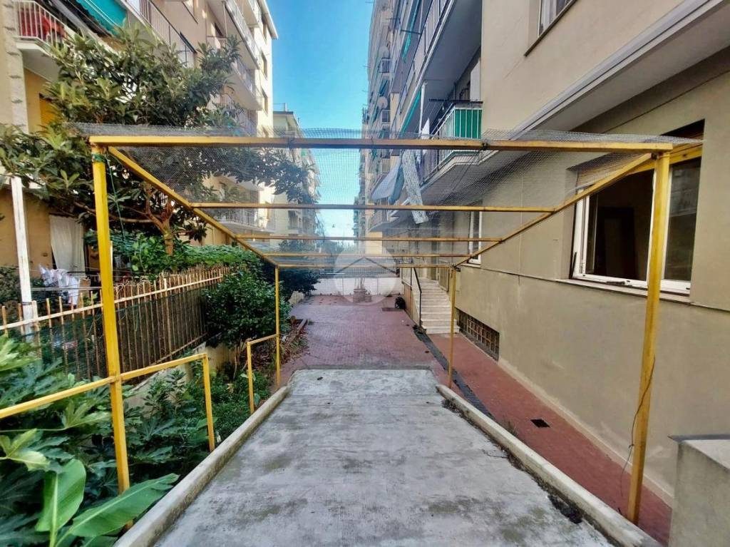 Appartamento in vendita a Genova via taggia, 9