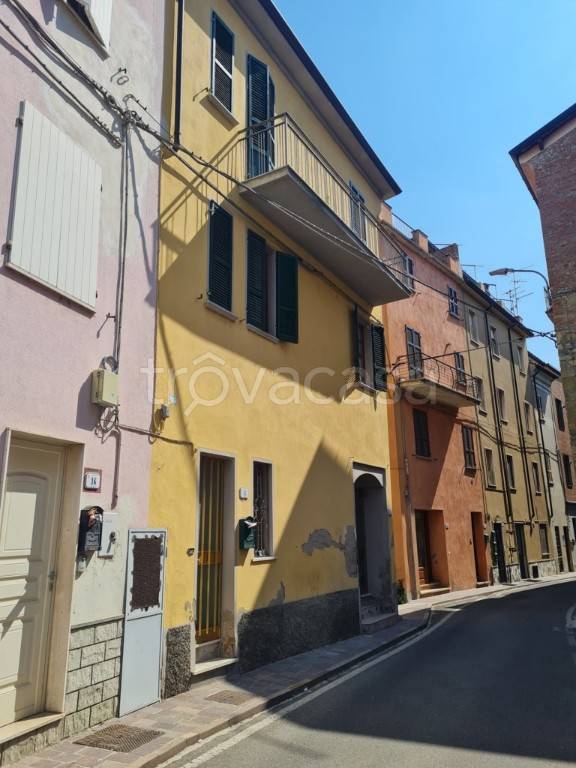 Casa Indipendente in vendita a Pianello Val Tidone via Giuseppe Buroni, 12