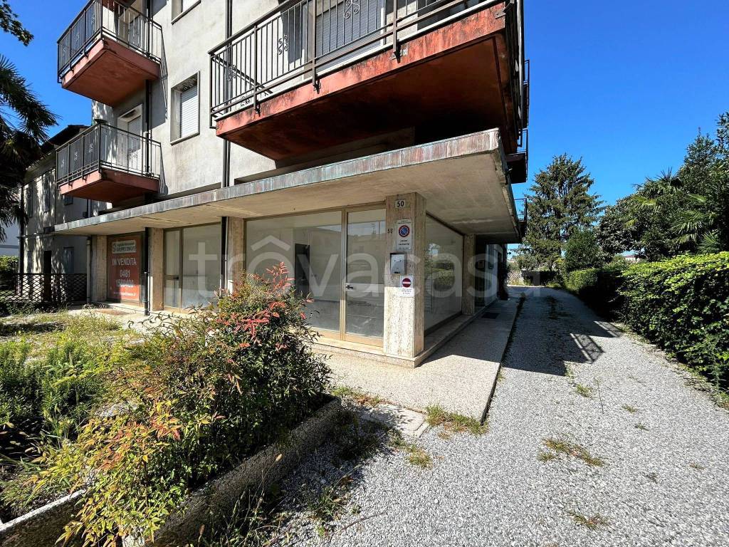 Negozio in vendita a Gradisca d'Isonzo via Aquileia, 50