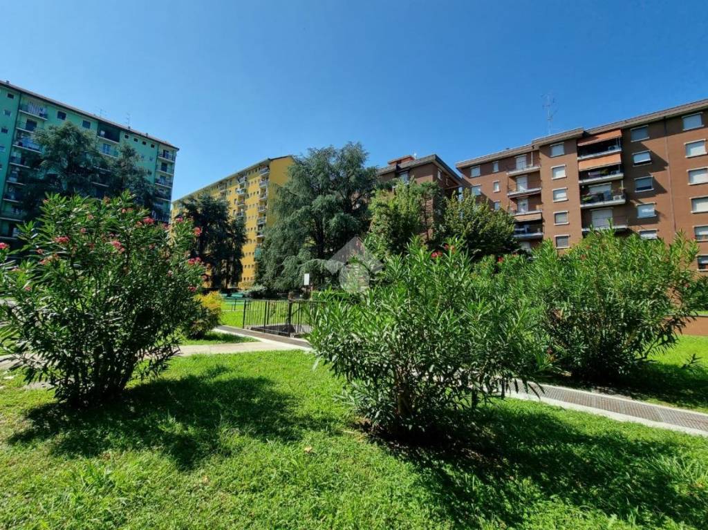Appartamento in vendita a Milano via Mar Nero, 2