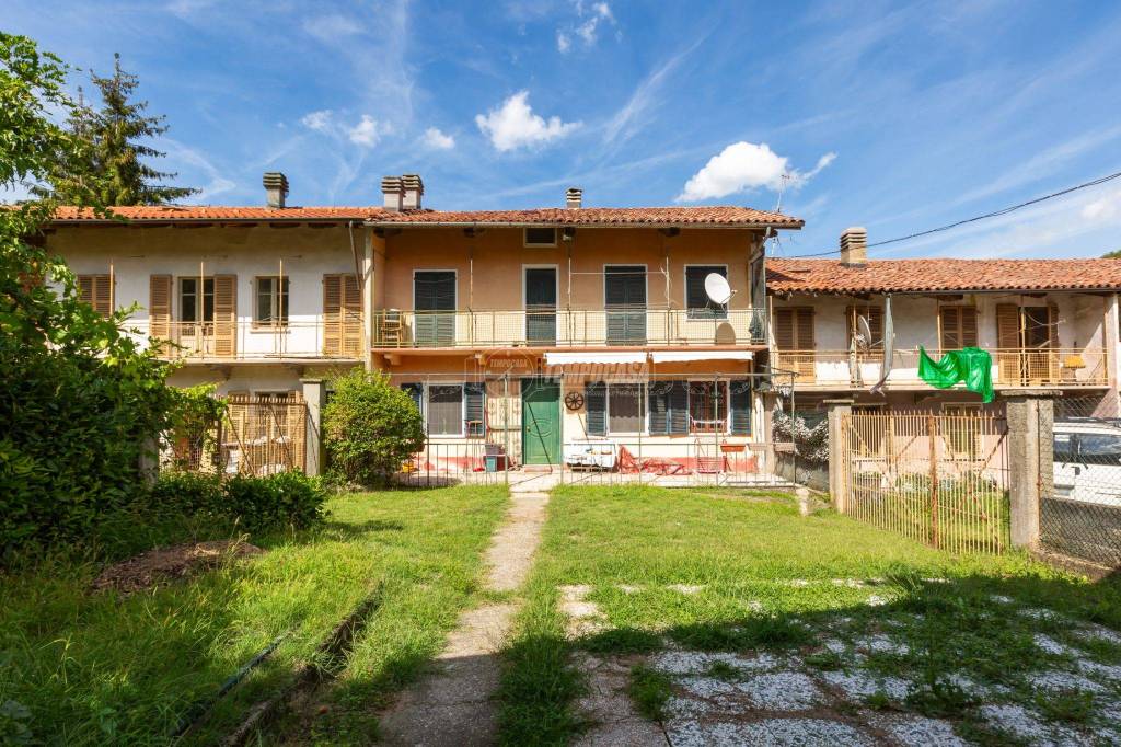 Villa in vendita a Monteu da Po via Nazzaro f.
