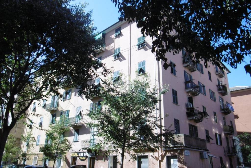 Appartamento in vendita a Genova via Bolzaneto, 13