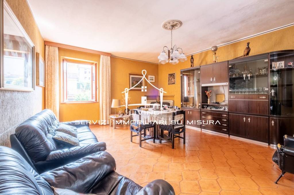 Appartamento in vendita ad Azzano San Paolo via Roma, 42
