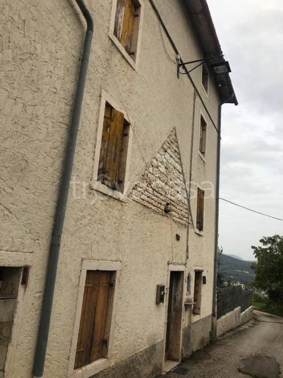 Casale in in vendita da privato a Sant'Anna d'Alfaedo via Giuseppe Garibaldi