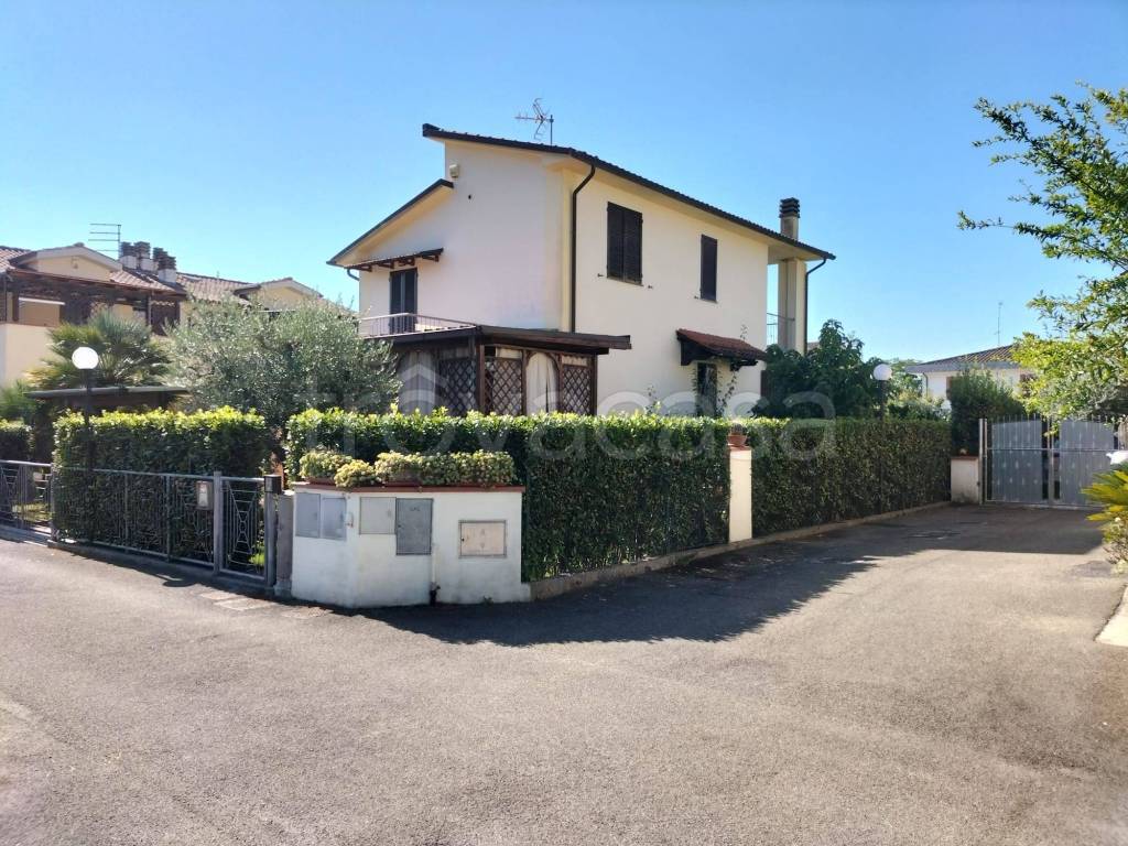 Villa in vendita a San Giuliano Terme via Calcesana