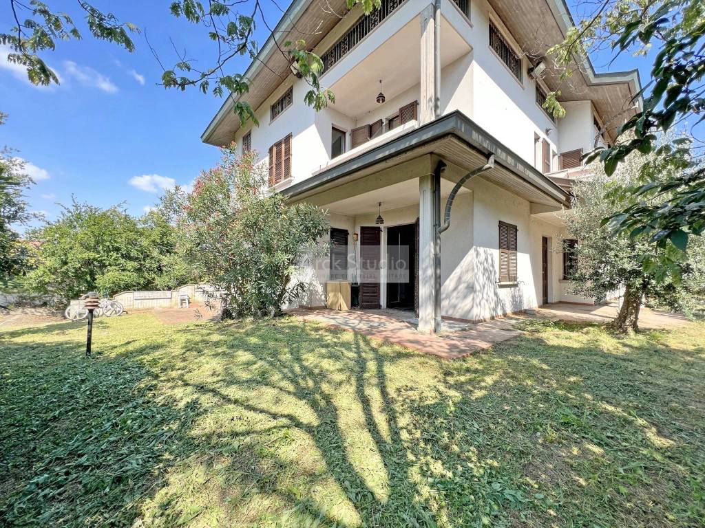 Villa in vendita a Cassano d'Adda via Salvo d'Acquisto